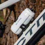 Bidon rowerowy DEMIG 550ML BIAŁY