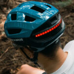 Kask rowerowy z oświetleniem LED ZK-031